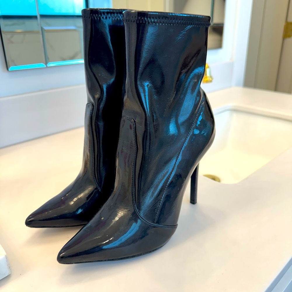 SCHUTZ BLACK PATENT LEATHER stiletto ANKLE BOOTS 37